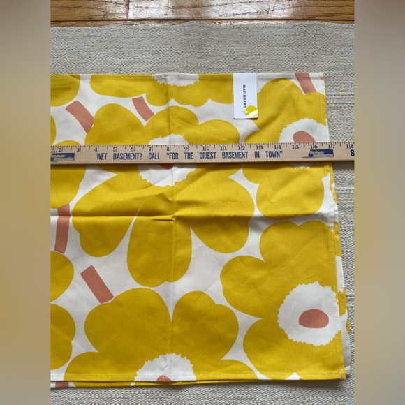 Marimekko Pieni Unikko Set of 6 Napkins - Picture 5 of 5